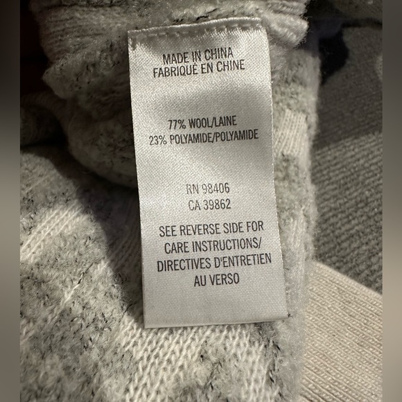 Ultra luxe Theory sweater size medium - Picture 6 of 6